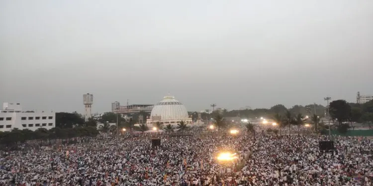 The Global Times  | लक्षावधी अनुयायांच्या साक्षीने दीक्षाभूमीवर २००...